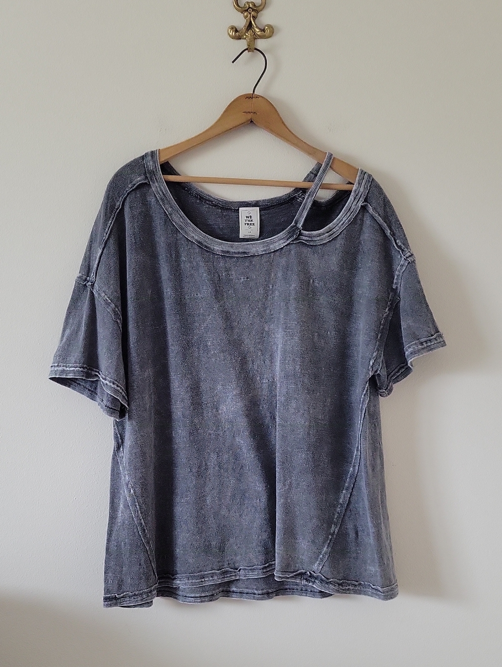 We The Free Alex Grey Cold Shoulder Distressed Tee Size Large